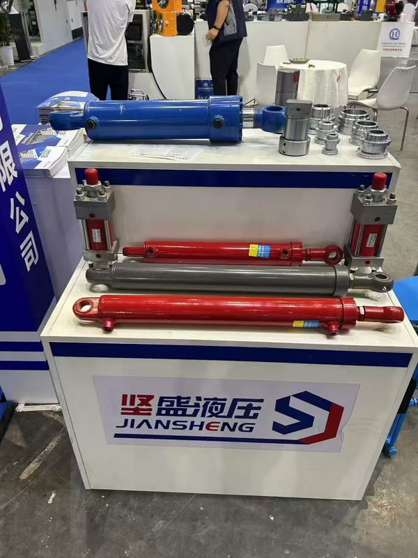 �߶�Һѹ�͸�